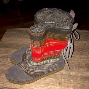 Toms moccasin alpaca design women’s boots size 8 leather faux fur